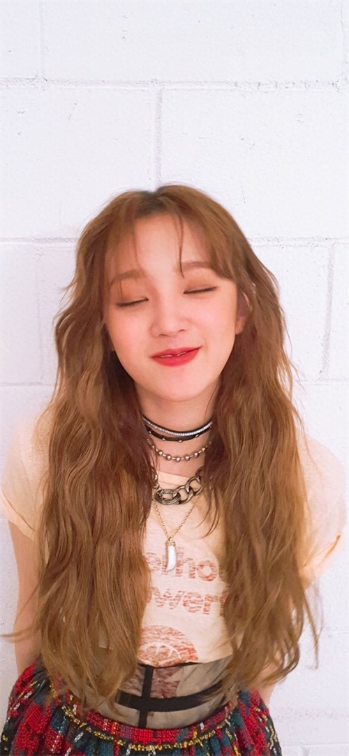 宋雨琦俏皮甜美手机壁纸