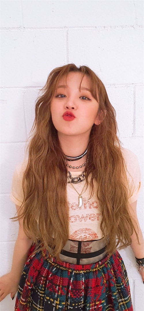 宋雨琦俏皮甜美手机壁纸