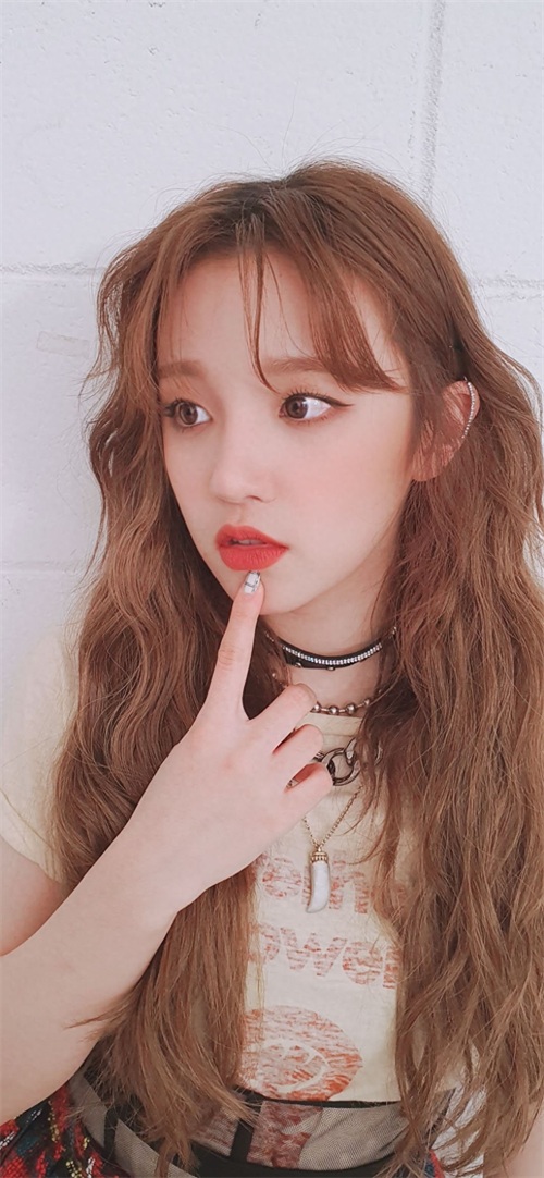 宋雨琦俏皮甜美手机壁纸