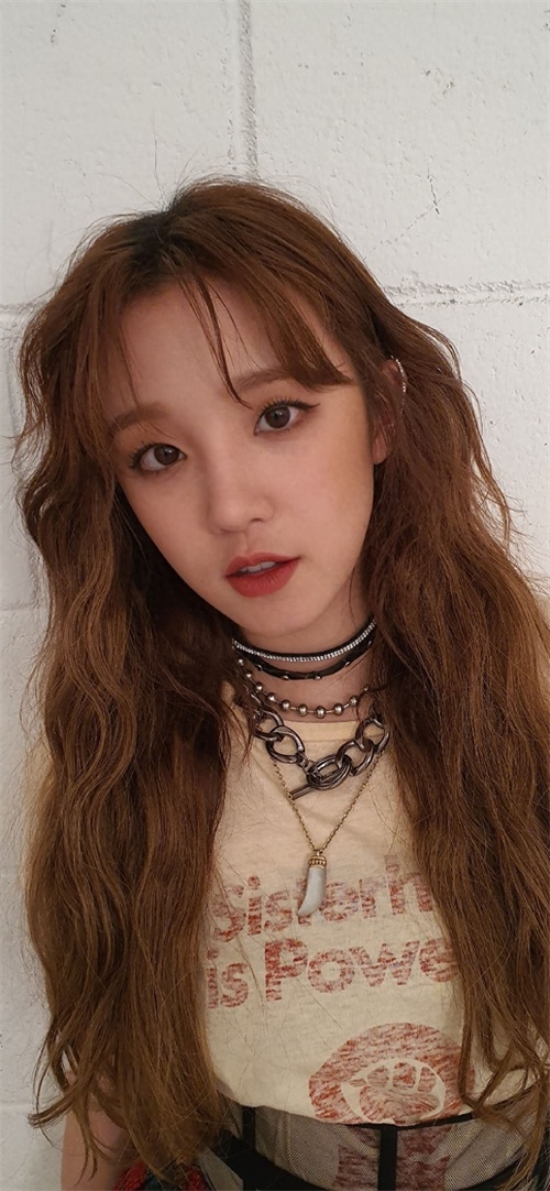 宋雨琦俏皮甜美手机壁纸