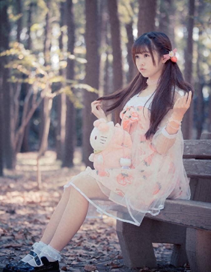 激萌showgirl兰幼金晒猫咪写真,快来领回家