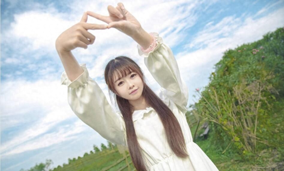 激萌showgirl兰幼金晒猫咪写真,快来领回家