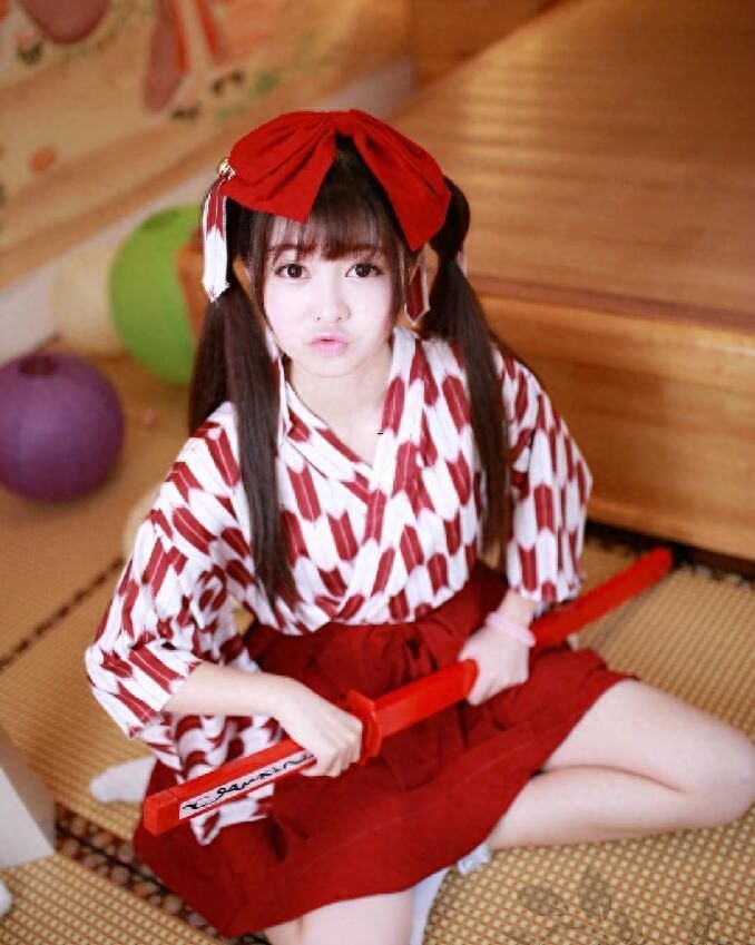 激萌showgirl兰幼金晒猫咪写真,快来领回家