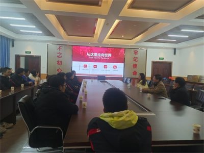 ​北京大学招生组来到泸溪一中开展宣讲交流活动