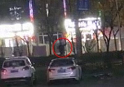 ​不满违法停车被处罚 男子弹弓损毁监控摄像头被拘留