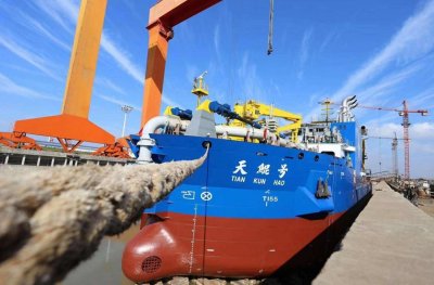 ​中国研制的造岛神器，1个小时就能造出1个足球场，老外羡慕极了