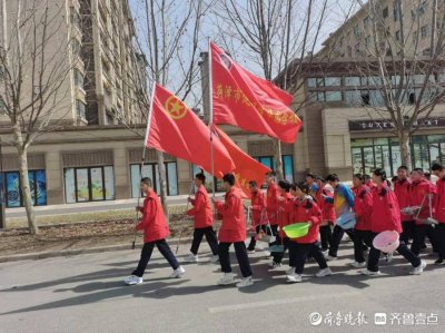 ​菏泽市定陶区清华园学校中学部开展学雷锋志愿服务活动