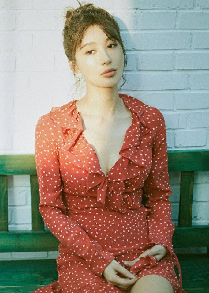 李菲儿:颜值演技俱佳,身材性感,很迷人