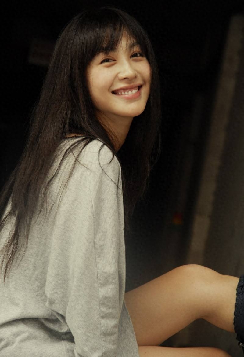 李菲儿:颜值演技俱佳,身材性感,很迷人