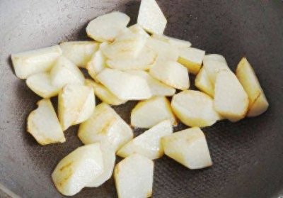 ​教你做糖醋土豆，土豆外皮酥脆口感酸甜，色泽好看，老少皆宜