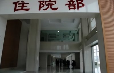 ​1988年，儿子确诊脑瘫，父亲直言放弃，母亲的爱成就一名哈佛硕士